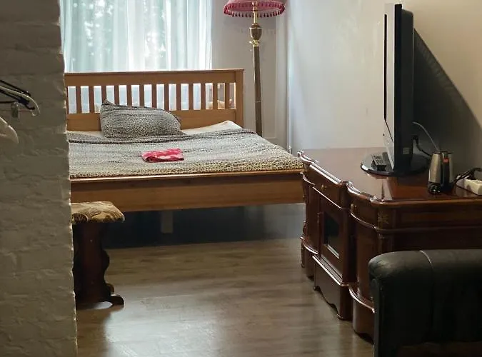 Aivisapartment Hostal